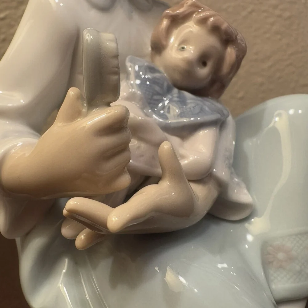 Lladro Figurine 5990 Thoughtful Caress Mint Condition No Box